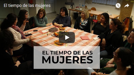 El grupo encargado de preparar las meriendas de cada día se reúne lo viernes en su espacio de apoyo mutuo Vídeo 'El tiempo de las mujeres', al grupo de apoyo de Fundación Adsis en Barcelona