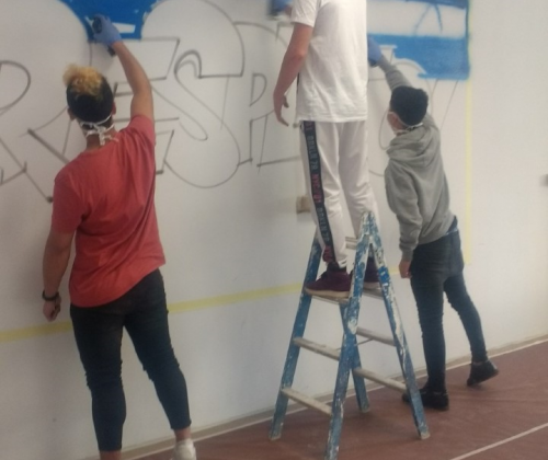 Dibujando el graffiti en Fundación Adsis Bizkaia