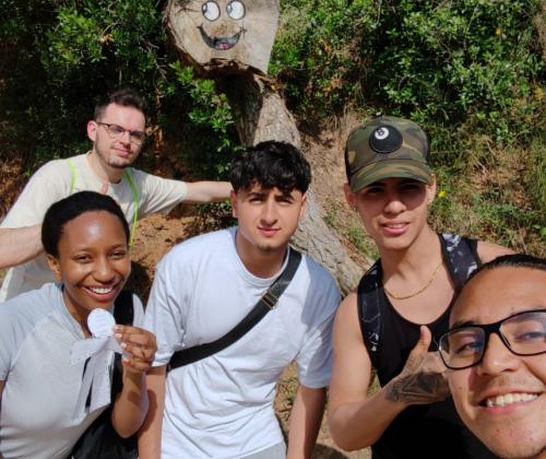 Grupo de jóvenes y voluntariado en Collserola