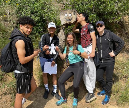Grupo de jóvenes y voluntariado en Collserola
