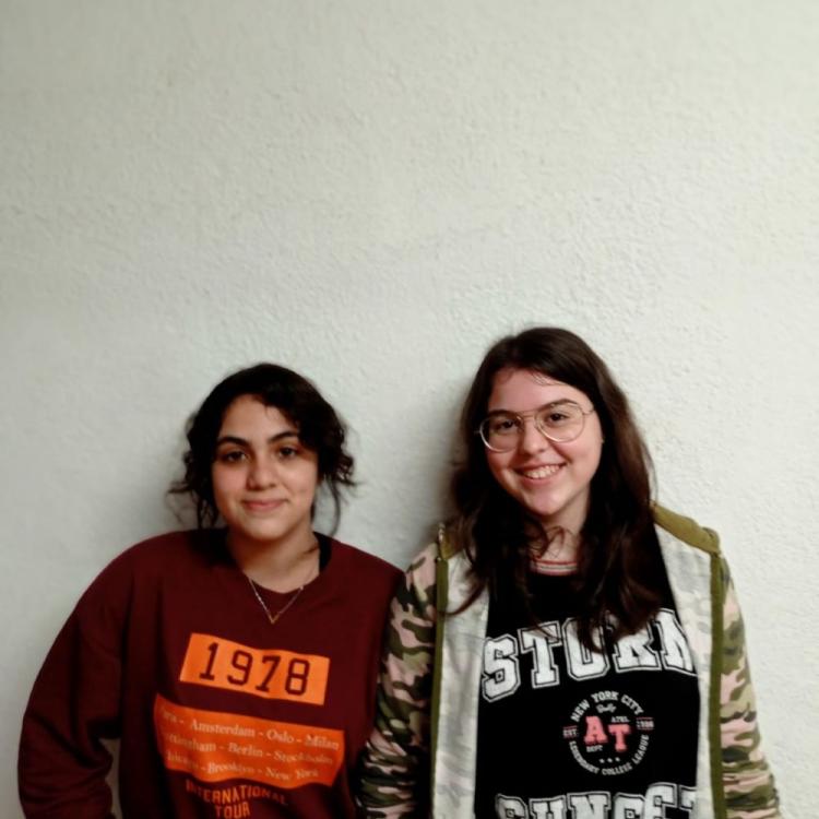 Azahar y Edith. Participantes del programa de prevención de Tecnoadicciones en Barcelona.